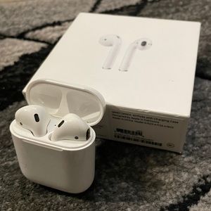 AirPods Apple Excellent Condition with Case